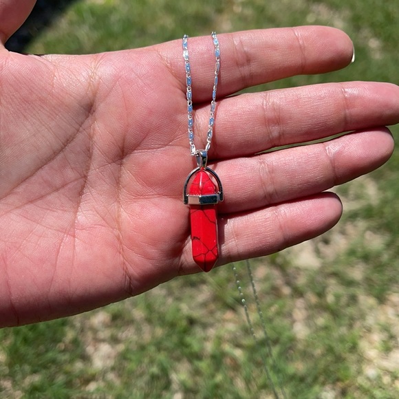 FASHION JEWELRY RED HOWLITE CRYSTAL PENDANT NECKLACE - Picture 1 of 5